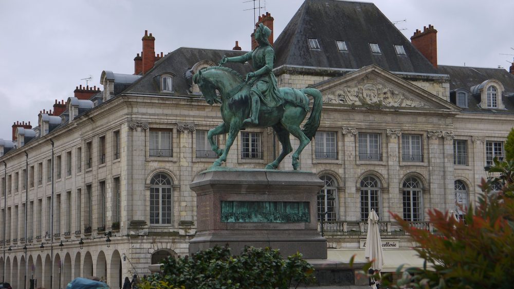 Place du Martroi à Orléans, cœur de notre zone d'intervention
